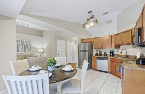 Briargrove Villa | 820 BRIARGROVE AVE DAVENPORT 4BED