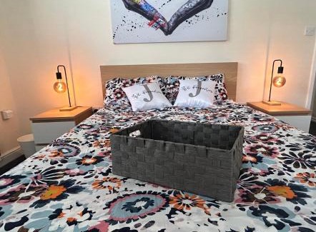 Crewe Apartment | 82a Underwood Lane