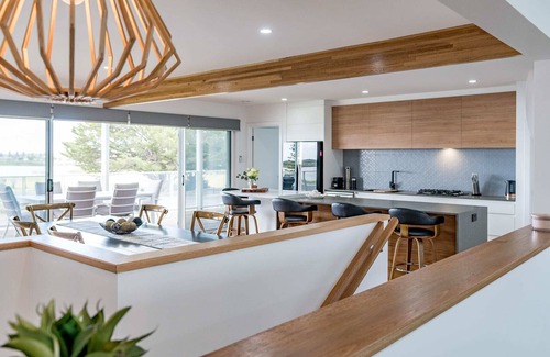 Goolwa South House | 83 Barrage Rd - A Riverside Stunner!