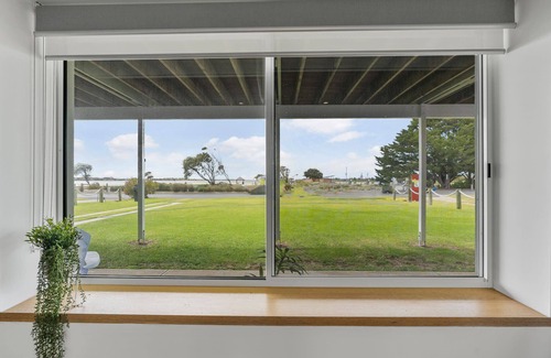 Goolwa South House | 83 Barrage Rd - A Riverside Stunner!