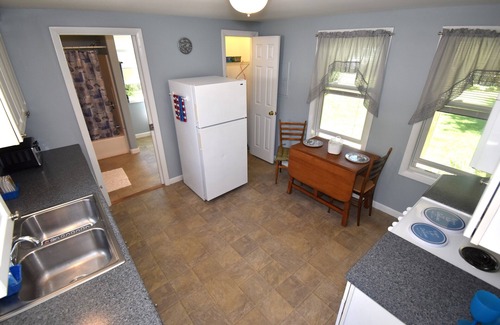 Saunderstown House | 83 South Ferry Road