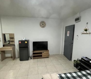 Kathu Apartment | 84 Bar & Guest House