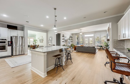 West Oak Hill House | 8409 Lookout Cliff Pass