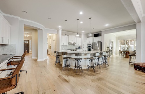 West Oak Hill House | 8409 Lookout Cliff Pass