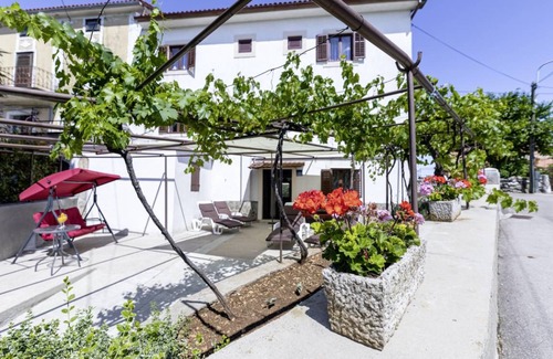 Tribulje House | 85 m² House ∙ 3 bedrooms ∙ 5 guests