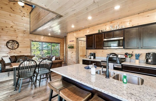 Sevierville Cabin | 85° Pool | Hot Tub |Game Room | Dollywood | Pigeon Forge | Gatlinburg