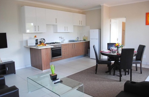 Greater Johannesburg Metropolitan Area Apartment | 86 Edison Guest Lodge