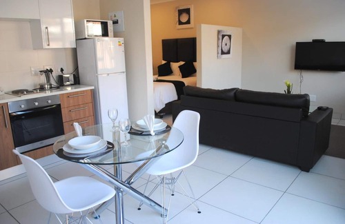 Greater Johannesburg Metropolitan Area Apartment | 86 Edison Guest Lodge