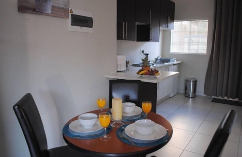 Greater Johannesburg Metropolitan Area Apartment | 86 Edison Guest Lodge