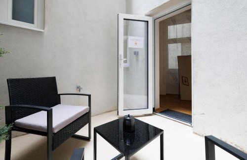 Hundsturm Apartment | 86 sqm with private courtyard - 3 Bedrooms