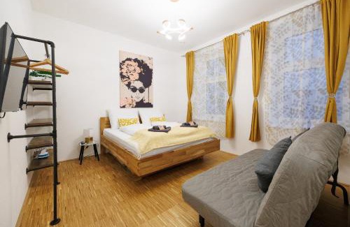 Hundsturm Apartment | 86 sqm with private courtyard - 3 Bedrooms
