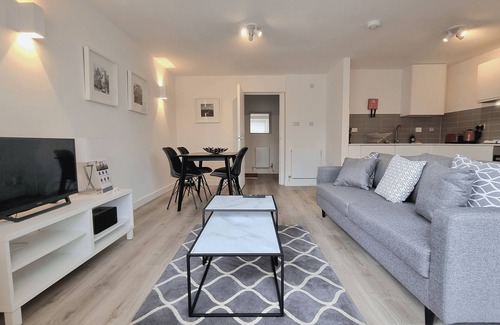Chiswick Riverside Apartment | 88 Kew Bridge Court - 2 bedroom apartment