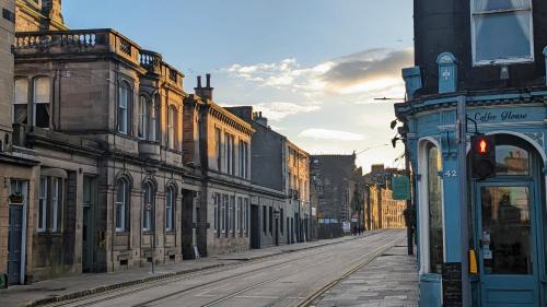 Leith Apartment | 89 The Merchants- Chic Aparthotel by The House of Danu