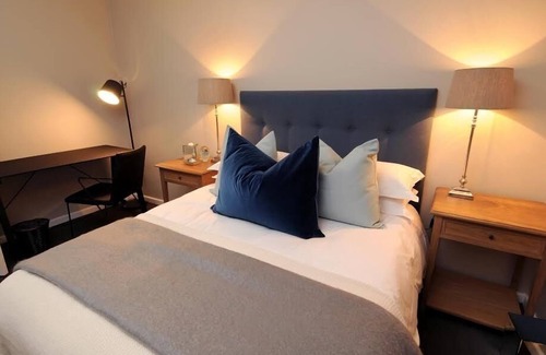 Grahamstown House | 8A Grahamstown