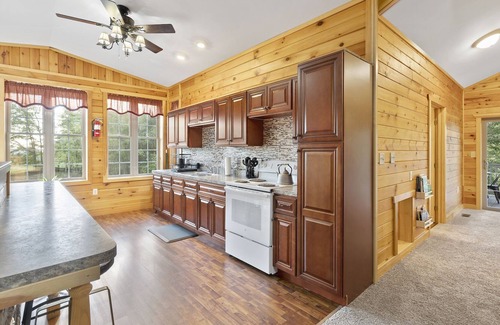 Walker Lake Cabin | 8bd w/ Hottub & Large Game Room | Walker Lake