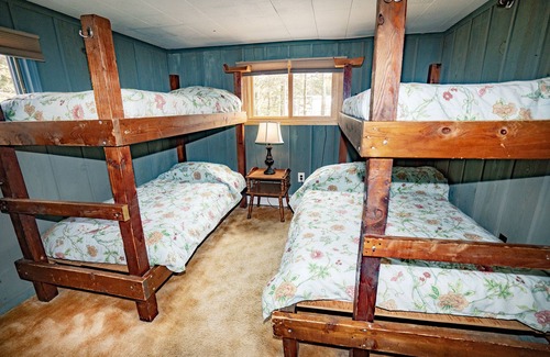 Killington Ski Chalet | 8BR 5Bath, spa, pool table, convenient spot 2 mi to lifts, 1/2 mi to restaurants