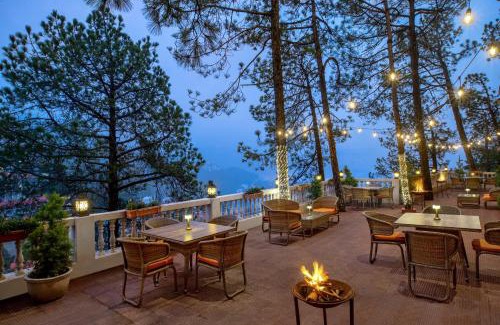 Shimla Hotel | 8fold by LaRiSa