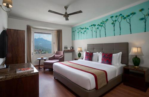 Shimla Hotel | 8fold by LaRiSa