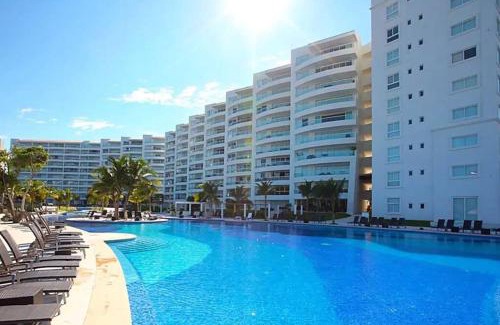 Nuevo Vallarta Apartment | 8th Floor Villa Magna Condo
