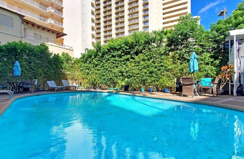 Diamond Head - Kapahulu - St. Louis Apartment | 8th floor Waikiki Beach Queen Bed Studio w/Kitchen & Pool-❤WAIKIKI GRAND HOTEL®