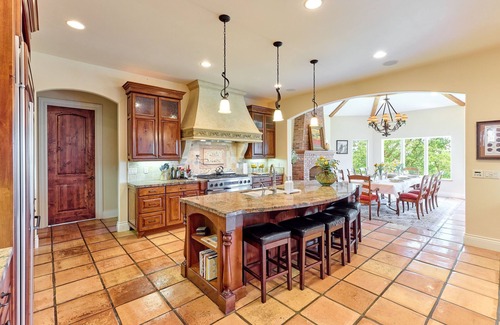 Dayton Villa | 9,500 sq ft, 6 bdrm Villa, Pool, Hot Tub, Theater. At the top of a vineyard.