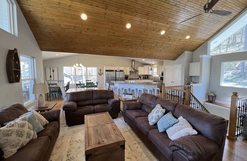 La Follette House | 9/9 Lakefront/Mountains/Woods - Protected Cove - Private Dock