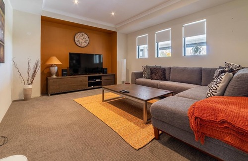 Beaconsfield House | 9 Beaconsfield Delight