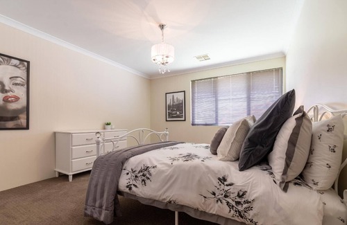 Beaconsfield House | 9 Beaconsfield Delight
