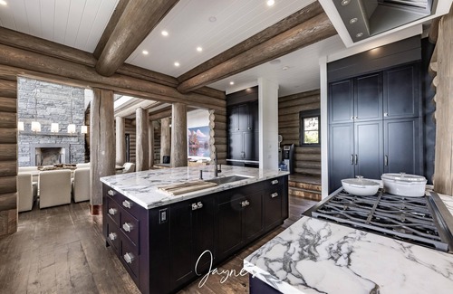 Muskoka Lakes Cottage | 9 bed 9 bath log home on Lake Muskoka
