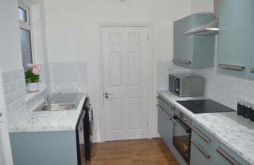 Newcastle-upon-Tyne Apartment | 9 bed house (7 Mins) 2 miles from Newcastle centre