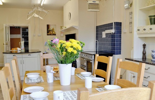 Winkleigh Cottage | 9 bedroom accommodation in Beaford, near Winkleigh