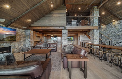 Al Tahoe House | 9 bedroom Luxury Villa by the lake with Indoor Pool