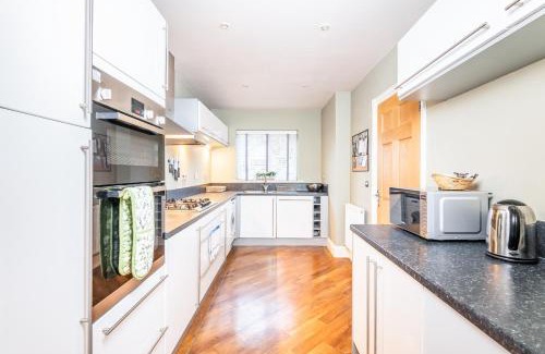 York House | 9 College Court Spacious, Modern 4-Bed Townhouse in York I Pass The Keys