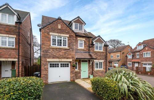 York House | 9 College Court Spacious, Modern 4-Bed Townhouse in York I Pass The Keys