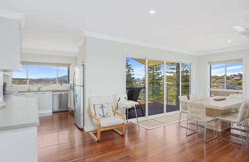 Bermagui House | 9 Dickinson Avenue - Ocean and Mountain Views