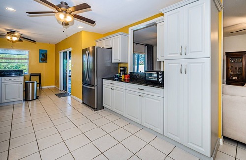 Bay Crest Park House | 9-ft Billiards - Easy Access to Tampa Bay - Hot Tub - Kayaking into nature