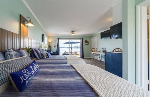 Hot Springs Hotel | #9 Main Channel - Double Bed Room