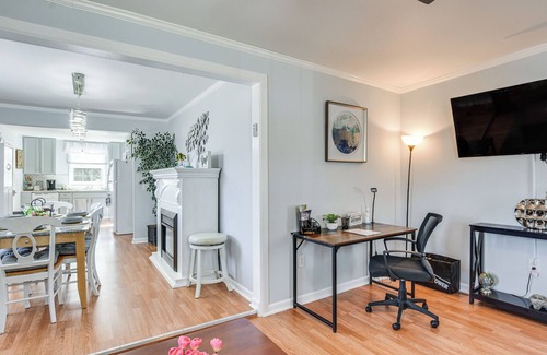 Sanford House | 9 Mi to Downtown: Sanford Home w/Hot Tub