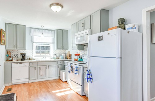 Sanford House | 9 Mi to Downtown: Sanford Home w/Hot Tub