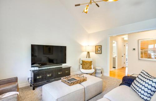 Beaverton House | 9 Mi to Dtwn PDX Stunning Pet-Friendly Home!