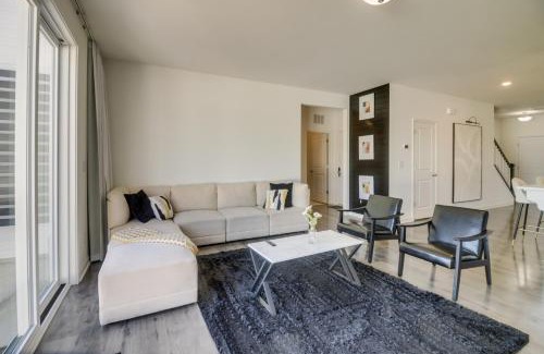 Mount Holly House | 9 Mi to Natl Whitewater Center! Sleek Family Home