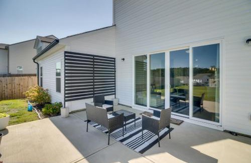 Mount Holly House | 9 Mi to Natl Whitewater Center! Sleek Family Home