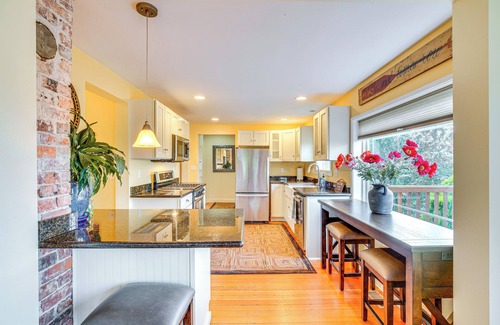 Milton House | 9 Mi to Tacoma: Home w/Deck in Milton!
