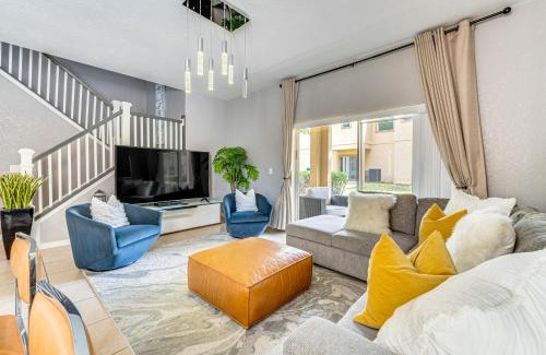 Regal Palms House | 9 Mi to WDW Townhouse with Balcony in Davenport!