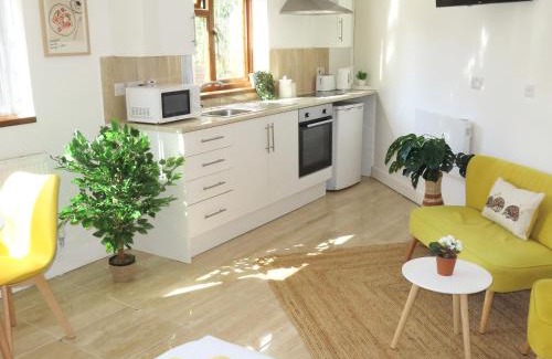 Bloxwich Apartment | 9 Mins to NEC, BHX & Resort World Apartment with FREE Parking