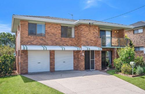 Battery Hill House | 9 Rowell Street Battery Hill QLD