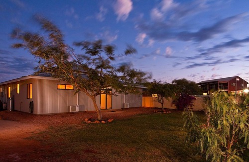 Exmouth House | 9 Skipjack Circle - Lovely Pet-Friendly Holiday Home with a Breezeway
