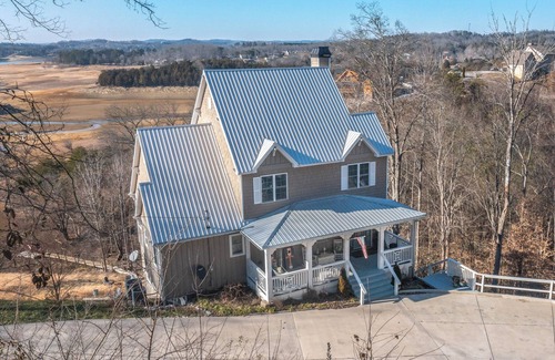 Sevierville Cabin | 9 to 5 Retreat