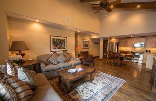 Vail Condo | 9 Vail Road - Surrounded by Four Seasons Hotel in Vail Village - Hot Tub & Pool Walk To Lifts