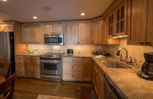 Vail Condo | 9 Vail Road - Surrounded by Four Seasons Hotel in Vail Village - Hot Tub & Pool Walk To Lifts